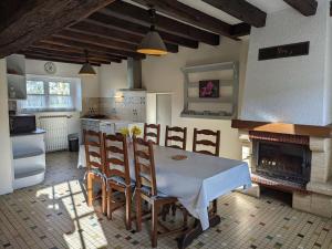 Maisons de vacances Gite Jouy-le-Potier, 3 pieces, 4 personnes - FR-1-590-54 : photos des chambres