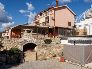 Apartments with a parking space Kostrena, Rijeka - 14285