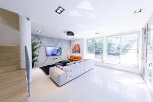 Large house with a Great Deal ! - Ramot HaShavim