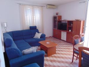 Apartments by the sea Postira, Brac - 22206