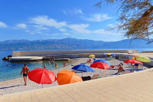 Apartments by the sea Postira, Brac - 22206