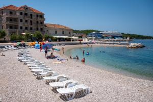 Apartments by the sea Postira, Brac - 22206