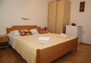 Apartments by the sea Milna, Hvar - 22619