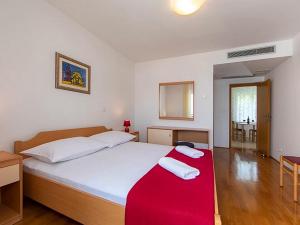 Apartments by the sea Igrane, Makarska - 17292