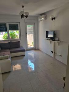 Apartments by the sea Kastel Luksic, Kastela - 22651