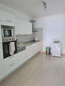 Apartments by the sea Kastel Luksic, Kastela - 22651