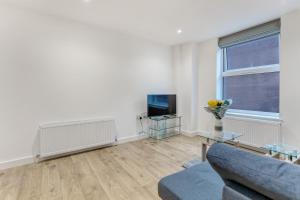 Central 1-Bed Apartment in Slough Sleeps 3!