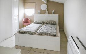 Maisons de vacances 3 Bedroom Stunning Home In Rochefort : photos des chambres