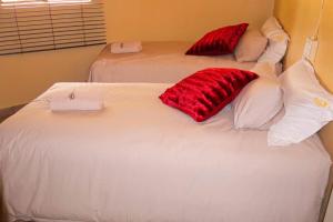 Africa Self Catering Chalets - Manyeleti