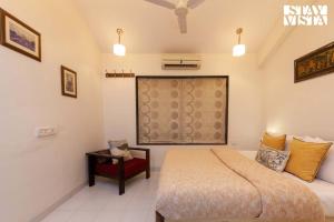 Edens Estate by StayVista - Featuring cozy rooms with a private pool, and modern interiors for a delightful stay