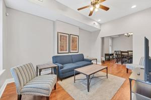 St Louis Townhome Perfect for Groups Side A