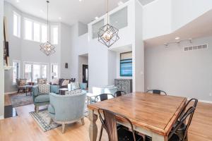 Eclectic Stylish and Cozy Milwaukee Home