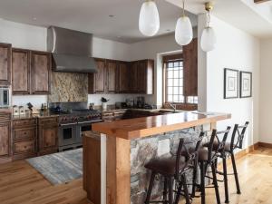 Luxury Suite 6A by Moonlight Basin Lodging