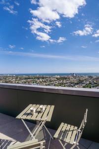 Modern 2B APT BayViews*Pool*GYM