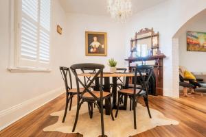 Historic Beauty in the CBD with Parking & WiFi