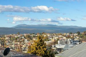 Magnolia House: Near the Cataract Gorge & Parking