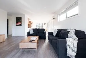 Modern & Convenient in Newstead - White Hills