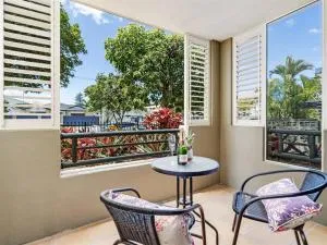 Bliss And Waves - غولد كوست