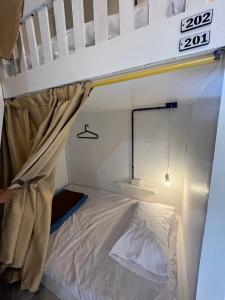 Lay Low AC Hostel Nr Airport Ubon ที่พัก เลโล