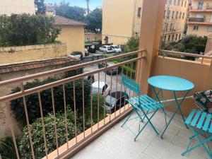 Appartements Appartement proche gare routiere : photos des chambres