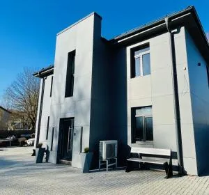 BRIVIBAS RESIDENCE - SOUTH / NORTH, free PRIVAT parking, free WIFI, self check-in - Stepsa