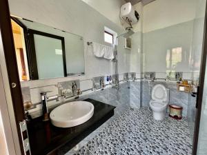 Phòng Giường Đôi Nhìn Ra Núi (Double Room with Mountain View)