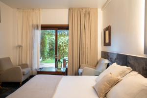 Superior Double or Twin Room with Terrace room in Hotel Monument Mas Passamaner