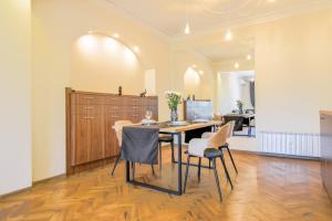 Stunning 2BDR Condo on Historic Location in Center