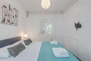 NEW- 3 bedroom apartment in Trogir