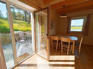 Klidná lokalita Na kraji lesa, celý dům s úschovnu kol