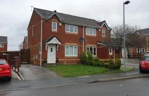 Lovely 3 Bedroom House Manchester - Farnworth