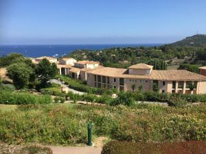 Cap Esterel 2 pièces Climatisé 4-5pers Piscines Parking Draps Wifi