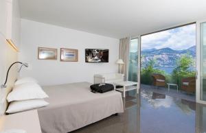 Suite con Balcone e Vista Lago