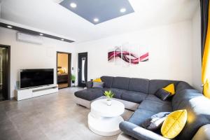 Villa Anđelina in Zadar near the city center with private pool and sauna - by TA Leut Agency 