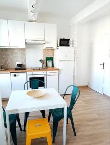 Deux pièces climatisé avec splendide vue cœur du vieil Antibes