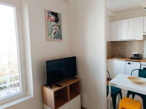 Deux pièces climatisé avec splendide vue cœur du vieil Antibes