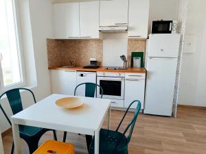 Deux pièces climatisé avec splendide vue cœur du vieil Antibes