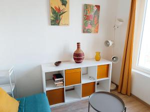 Deux pièces climatisé avec splendide vue cœur du vieil Antibes