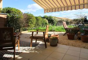 Cosy appartement entre vignes et garrigue avec piscine