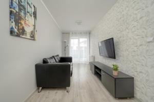 Apartment Near the River with Balcony and FREE GARAGE Wrocław by Renters