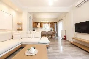 Emerald Escape, Sinarades - Sinarádes