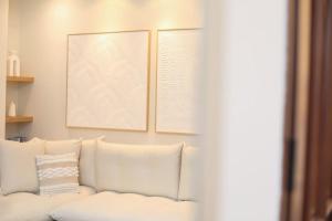 Emerald Escape, Sinarades