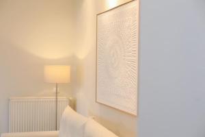 Emerald Escape, Sinarades