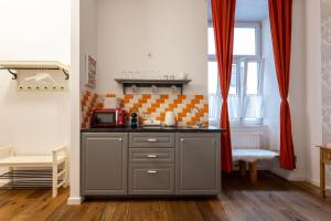 Compact Studio Near Center by HM