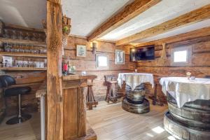 Homestead Bahor With Whirlpool - Happy Rentals