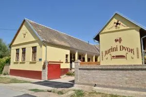 Guest house Jurini Dvori - Karanac