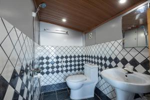 Kerala Nature Houseboat by Coco floatel