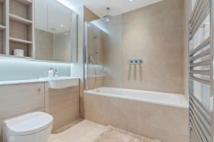 Elegant 2BR flat on 20th floor near many attractions