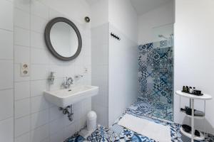 Chic Studio Near Metro & Center by HM