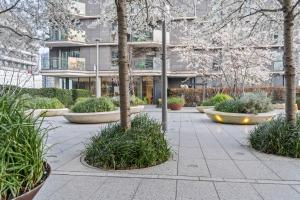 Elegant 2BR flat on 20th floor near many attractions